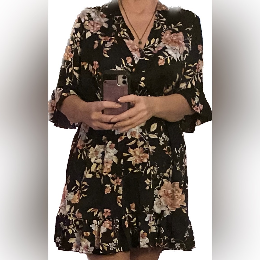 Boohoo brand - pretty black floral dress - Picture 1 of 8